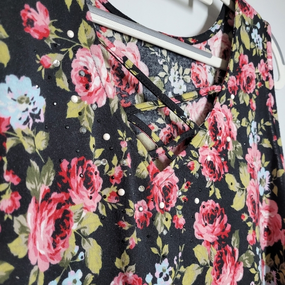 Sleeveless Crisscross v-neck Blouse XL 16-18 - Picture 2 of 5